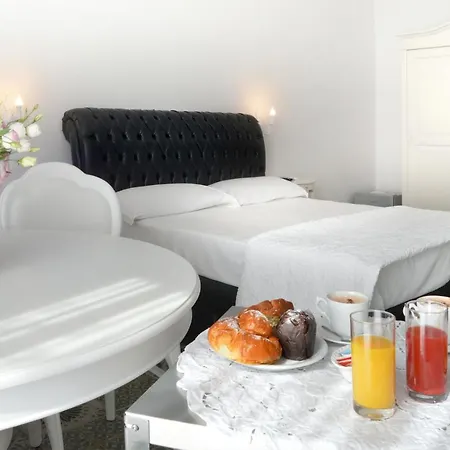 Barbarella מלון *