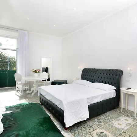 Barbarella נאפולי